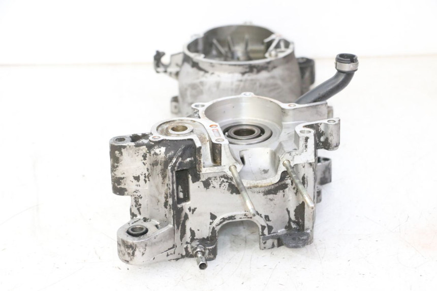 photo de TAMPA LATERAL ESQUERDA DO MOTOR PIAGGIO NEW TYPHOON 50 (2010 - 2017) - Peça verificada