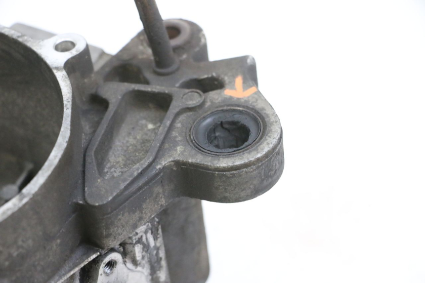 photo de TAMPA DO MOTOR ESQUERDA SYM ORBIT III 3 4T 50 (2021 - 2025) - Detalhe da peça