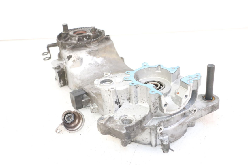 photo de TAMPA DO MOTOR ESQUERDA PEUGEOT LUDIX 50 (2005 - 2007) - Detalhe da peça