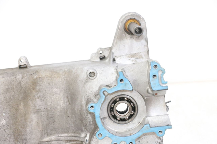 photo de TAMPA DO MOTOR ESQUERDA PEUGEOT LUDIX 50 (2005 - 2007) - Zoom do estado de desgaste