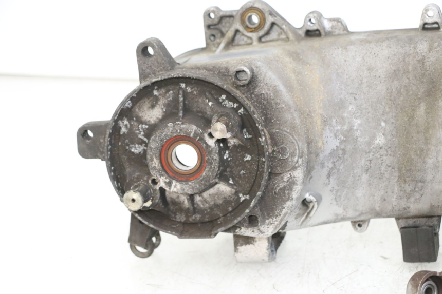 photo de TAMPA DO MOTOR ESQUERDA PEUGEOT LUDIX 50 (2005 - 2007) - Ampliação técnica