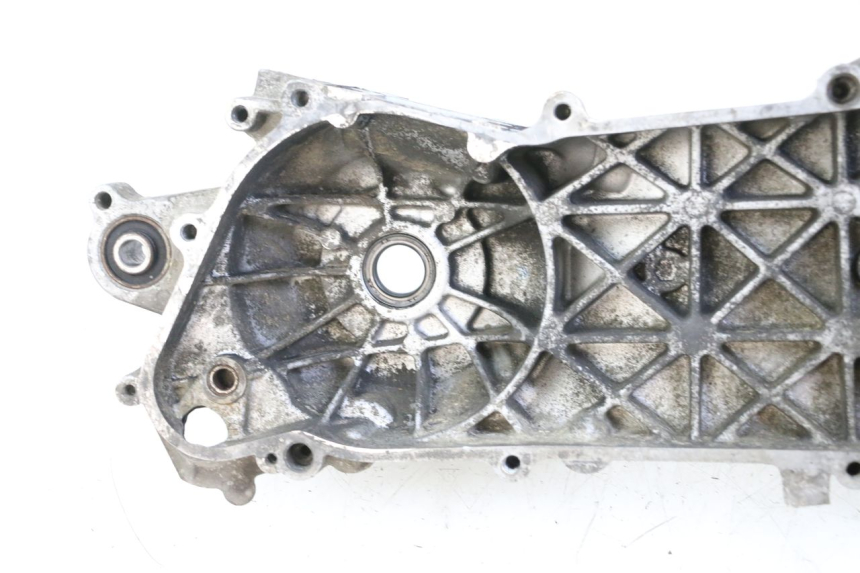 photo de TAMPA DO MOTOR ESQUERDA PEUGEOT TKR TREKKER FURIOUS 50 (2005 - 2014) - Detalhes característicos