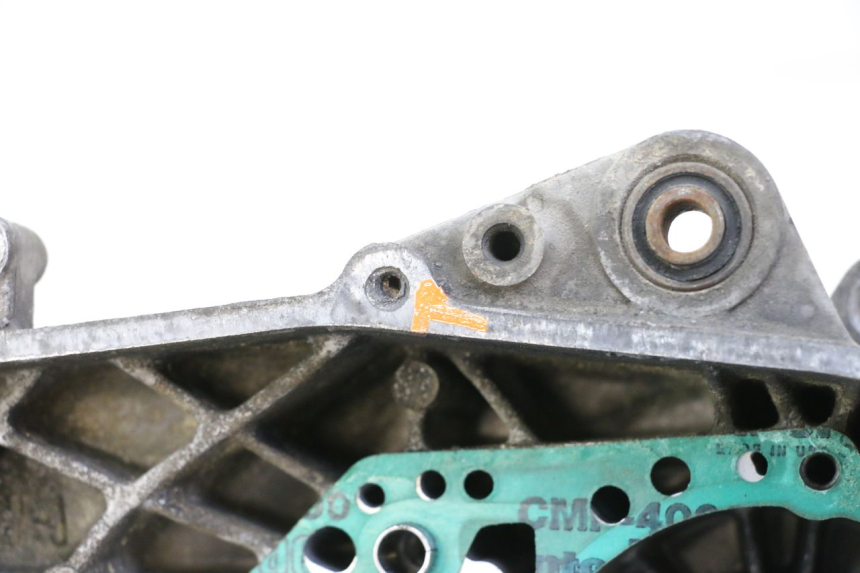 photo de TAMPA DO MOTOR ESQUERDA PEUGEOT TKR TREKKER FURIOUS 50 (2005 - 2014) - Ampliação dos componentes