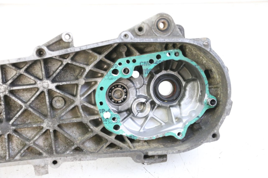 photo de TAMPA DO MOTOR ESQUERDA PEUGEOT TKR TREKKER FURIOUS 50 (2005 - 2014) - Vista de perto