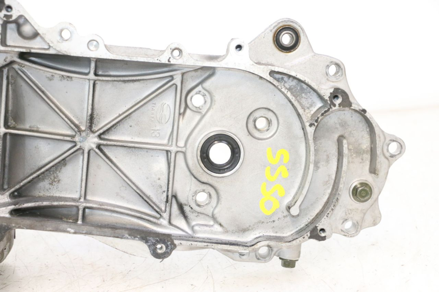 photo de CARCAÇA DO MOTOR ESQUERDA LAZIO RENO 50 (2016 - 2021) - Vista de perto