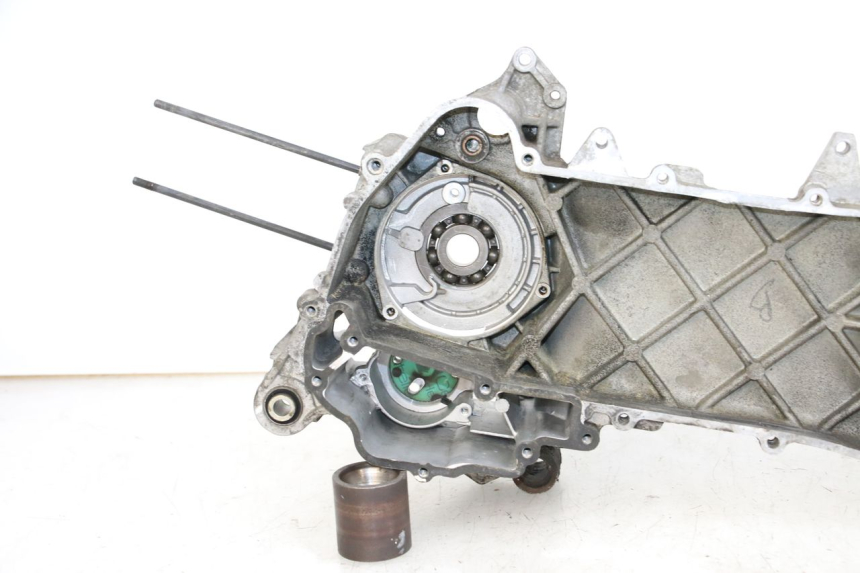 photo de TAMPA DO MOTOR ESQUERDA APRILIA SCARABEO 100 (2003 - 2012) - Estado da superfície
