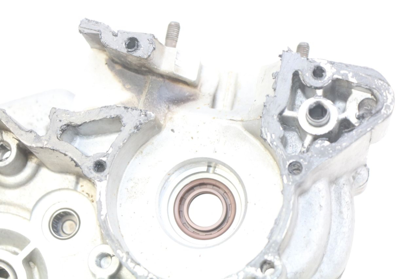 photo de TAMPA DO MOTOR ESQUERDA GAS-GAS SM ROOKIE 50 (2001 - 2005) - Zoom do estado de desgaste