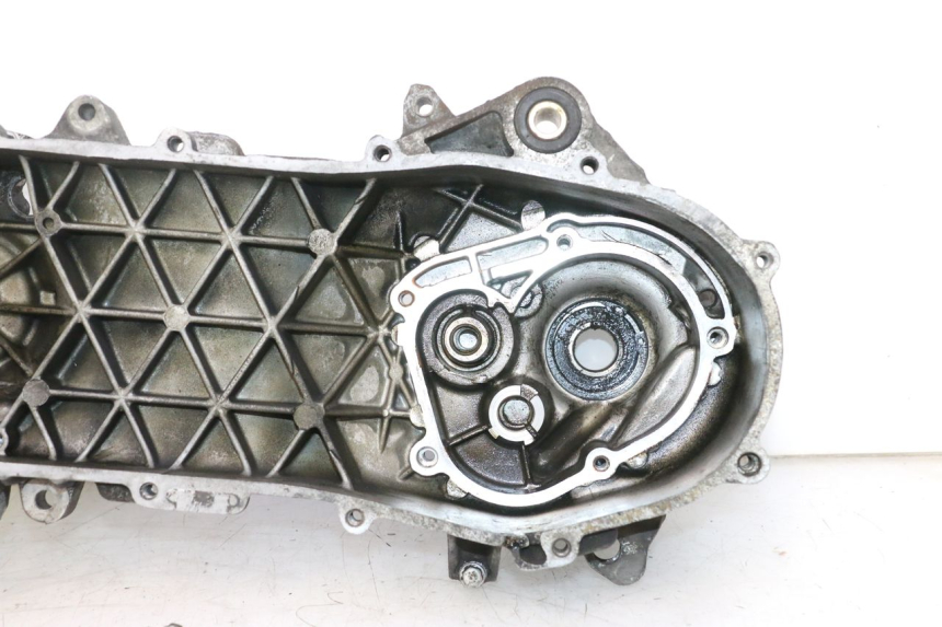 photo de TAMPA DO MOTOR ESQUERDA PIAGGIO VESPA S 2T 50 (2007 - 2014) - Detalhe da peça