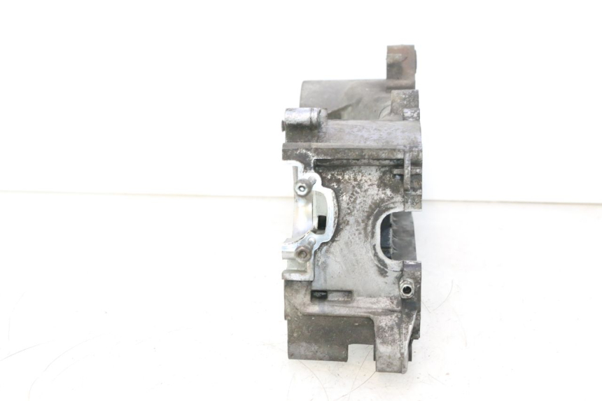 photo de TAMPA DO MOTOR ESQUERDA PIAGGIO VESPA S 2T 50 (2007 - 2014) - Ampliação técnica