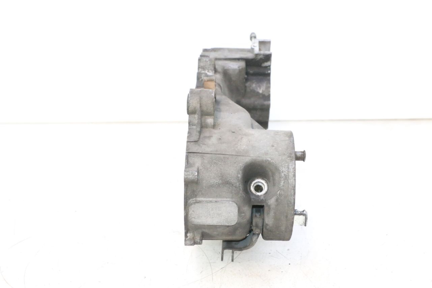 photo de TAMPA DO MOTOR ESQUERDA PIAGGIO VESPA S 2T 50 (2007 - 2014) - Peça verificada