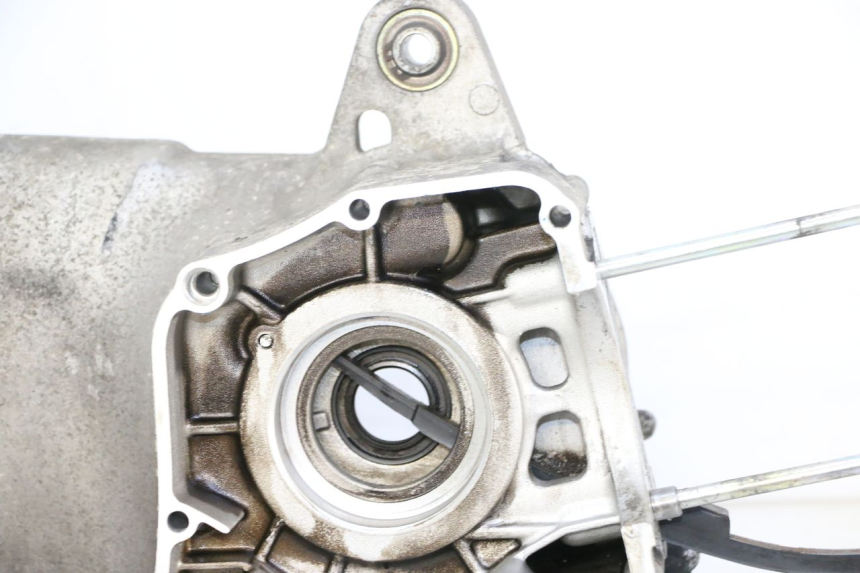 photo de TAMPA DO MOTOR ESQUERDA YAMAHA X-CITY XCITY 125 (2007 - 2013) - Detalhes característicos