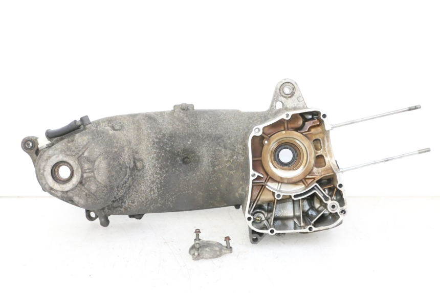 photo de TAMPA DO MOTOR ESQUERDA YAMAHA XMAX X-MAX 125 (2006 - 2009) - Zoom do estado de desgaste