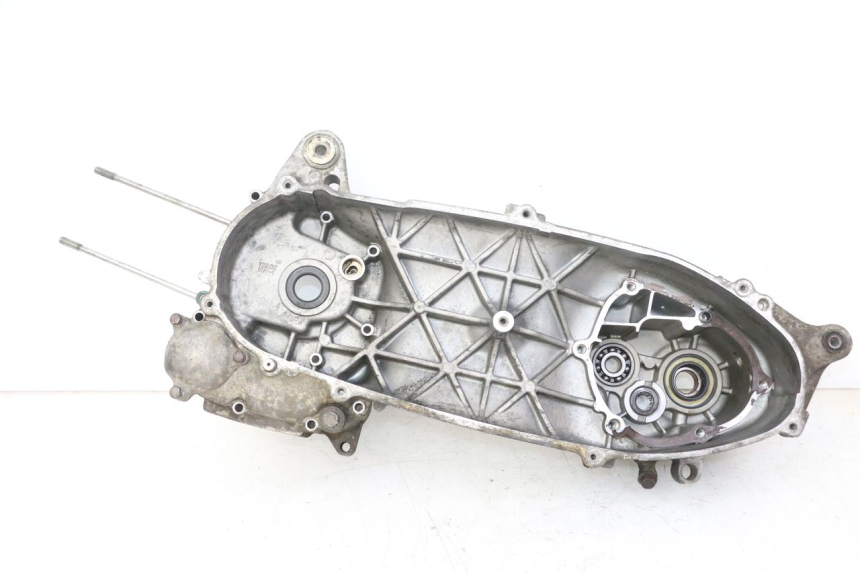 photo de TAMPA DO MOTOR ESQUERDA YAMAHA XMAX X-MAX 125 (2006 - 2009) - Pontos de fixação
