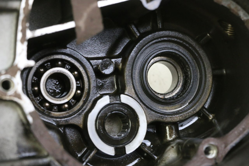 photo de TAMPA DO MOTOR ESQUERDA YAMAHA X-MAX XMAX 125 (2010 - 2013) - Detalhe da peça