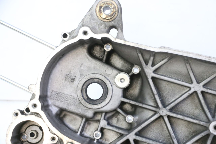 photo de TAMPA DO MOTOR ESQUERDA YAMAHA X-MAX XMAX 125 (2010 - 2013) - Vista de perto