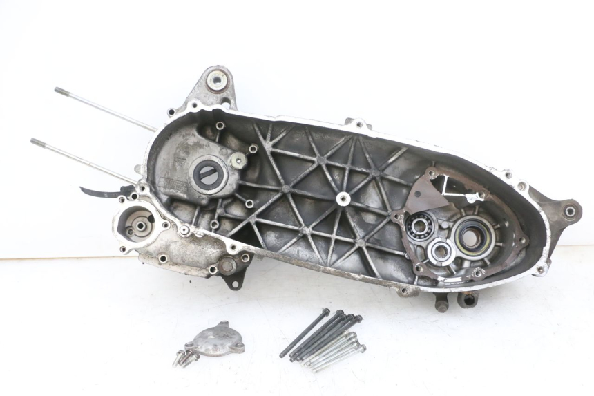 photo de TAMPA DO MOTOR ESQUERDA YAMAHA X-MAX XMAX 125 (2010 - 2013) - Vista principal