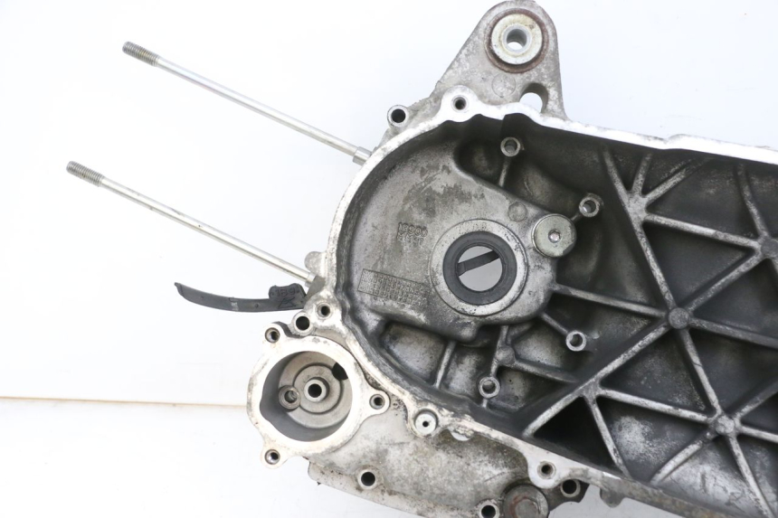 photo de TAMPA DO MOTOR ESQUERDA YAMAHA X-MAX XMAX 125 (2010 - 2013) - Detalhes característicos