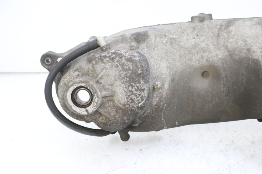 photo de TAMPA DO MOTOR ESQUERDA YAMAHA X-MAX XMAX 125 (2010 - 2013) - Zoom do estado de desgaste