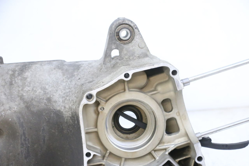 photo de TAMPA DO MOTOR ESQUERDA YAMAHA X-MAX XMAX 125 (2010 - 2013) - Outro ângulo de visão