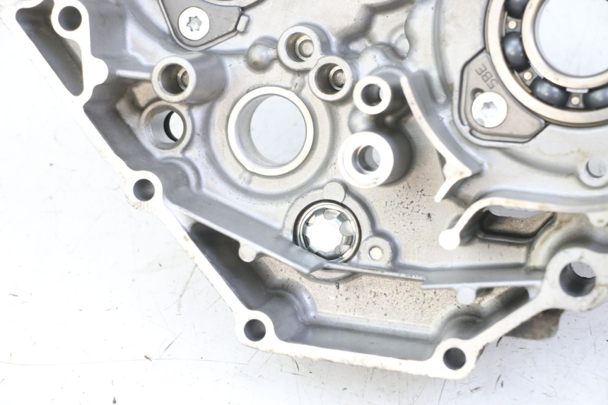 photo de TAMPA DO MOTOR ESQUERDA YAMAHA YZ-F YZF 250 (2007 - 2013) - Vista de perto