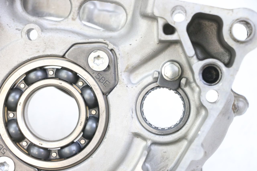 photo de TAMPA DO MOTOR ESQUERDA YAMAHA YZ-F YZF 250 (2007 - 2013) - Estrutura - ampliação
