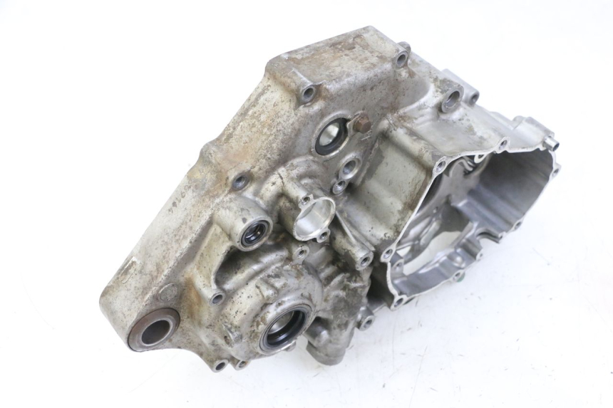 photo de TAMPA DO MOTOR ESQUERDA YAMAHA YZ-F YZF 250 (2007 - 2013) - Outro ângulo de visão