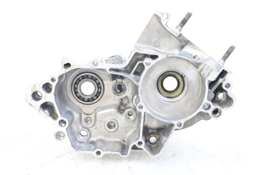 photo de TAMPA LATERAL ESQUERDA DO MOTOR YAMAHA YZ 85 (2002 - 2018) - Detalhe da peça