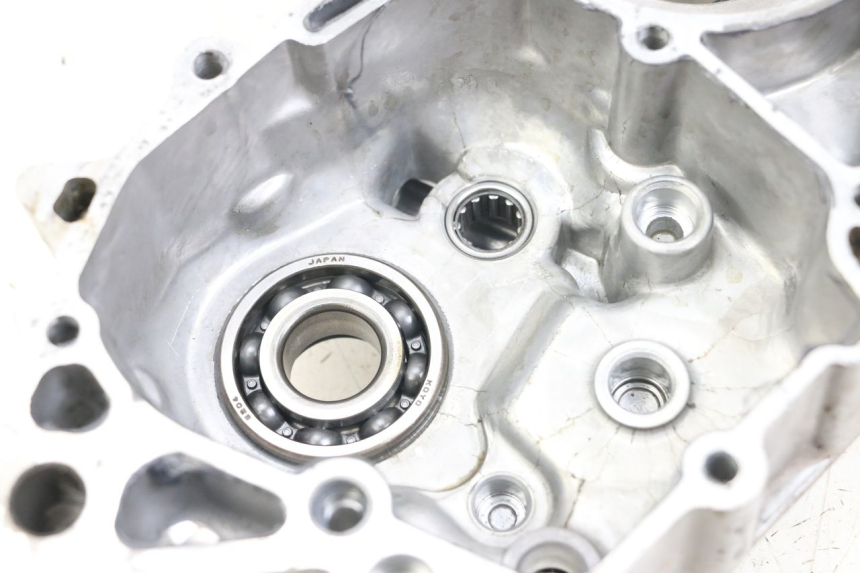 photo de TAMPA LATERAL ESQUERDA DO MOTOR YAMAHA YZ 85 (2002 - 2018) - Outro ângulo de visão