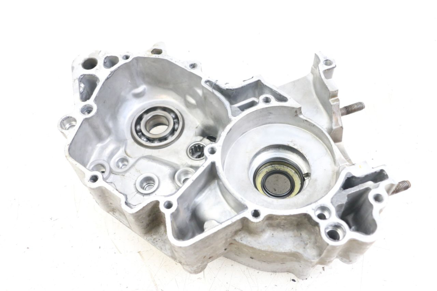 photo de TAMPA LATERAL ESQUERDA DO MOTOR YAMAHA YZ 85 (2002 - 2018) - Ampliação técnica