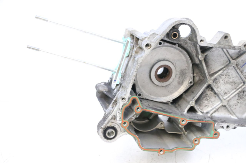 photo de TAMPA DO MOTOR ESQUERDA PIAGGIO ZIP 4T 50 (2018 - 2020) - Detalhe da peça