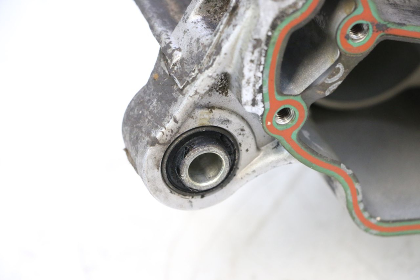 photo de TAMPA DO MOTOR ESQUERDA PIAGGIO ZIP 4T 50 (2018 - 2020) - Zoom do estado de desgaste