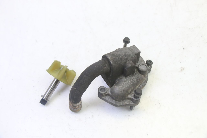 photo de TAMPA DA BOMBA DE ÁGUA SUZUKI BURGMAN 125 (2007 - 2014) - Detalhe da peça