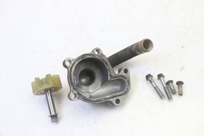 photo de TAMPA DA BOMBA DE ÁGUA SUZUKI BURGMAN 125 (2007 - 2014) - Zoom do estado de desgaste