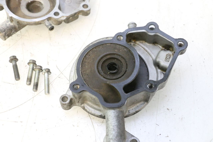 photo de CARCAÇA DA BOMBA DE ÁGUA YAMAHA X-MAX XMAX 125 (2010 - 2013) - Pontos de fixação
