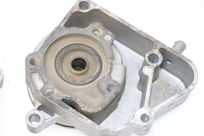 photo de CARCAÇA DA BOMBA DE ÁGUA YAMAHA YP MAJESTY 125 (1998 - 2001) - Estado da superfície