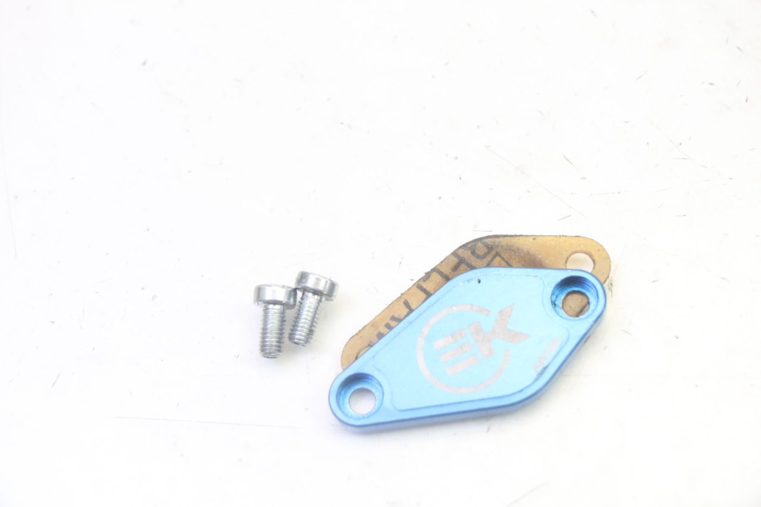 photo de TAMPA DA BOMBA DE ÓLEO DERBI SENDA SM DRD 50 (2008 - 2013) - Detalhe da peça