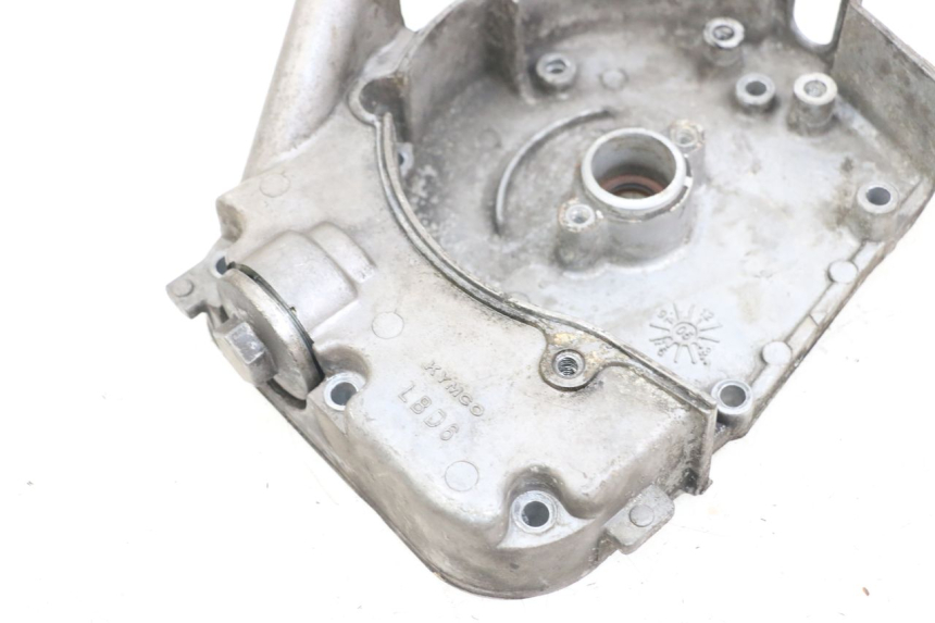 photo de TAMPA DO ESTATOR KYMCO AGILITY RS 4T 50 (2009 - 2013) - Detalhe da peça