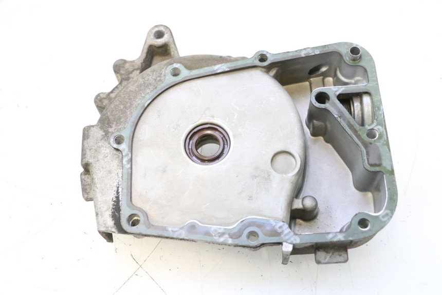 photo de TAMPA DO ESTATOR PEUGEOT KISBEE 4T 50 (2010 - 2017) - Outro ângulo de visão