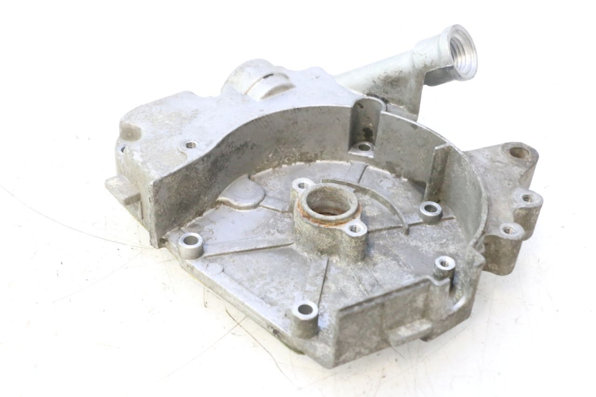 photo de TAMPA DO ESTATOR PEUGEOT KISBEE 4T 50 (2018 - 2022) - Detalhe da peça