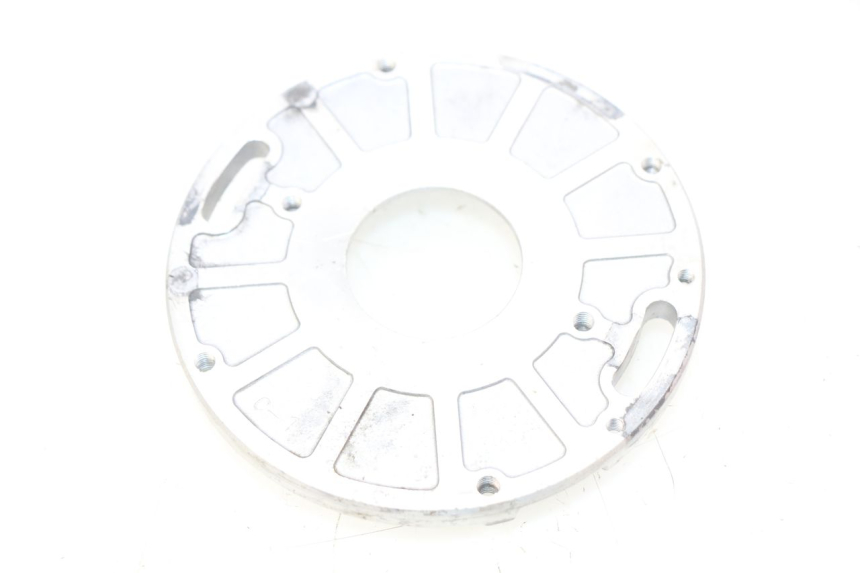 photo de TAMPA DO ESTATOR YAMAHA YZ 80 (1982 - 1983) - Detalhe da peça