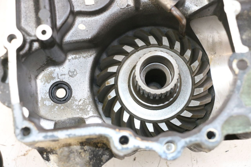 photo de CARCAÇA DE TRANSMISSÃO DA RODA KAWASAKI GTR 1000 (1994 - 2004) - Zoom do estado de desgaste