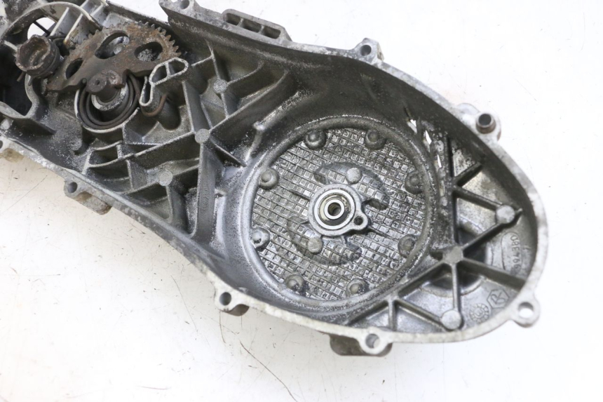 photo de TAMPA DO VARIADOR PIAGGIO FLY 4T 50 (2013 - 2017) - Pontos de fixação