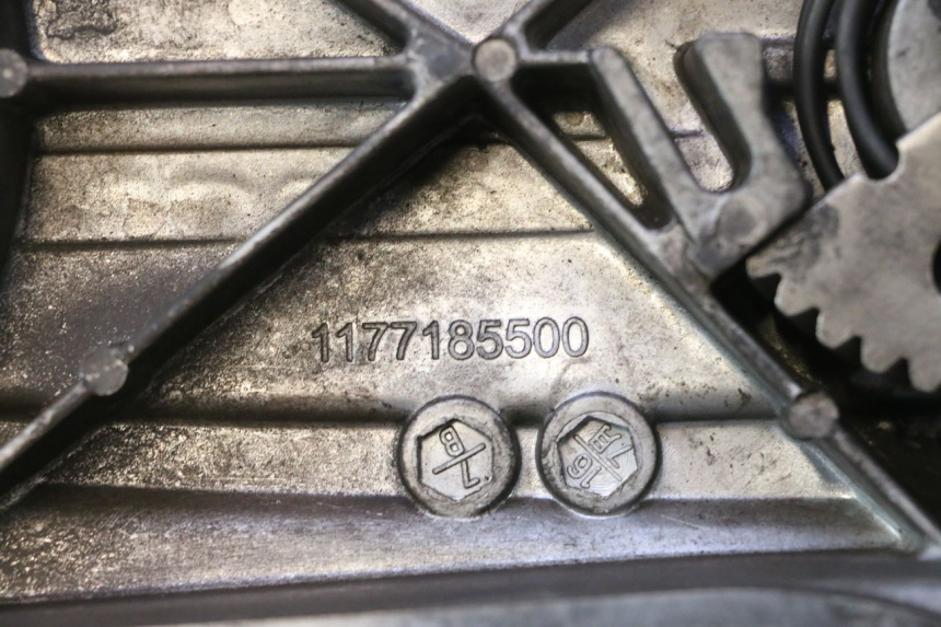 photo de TAMPA DO VARIADOR PEUGEOT KISBEE 2T 50 (2010 - 2017) - Detalhes característicos