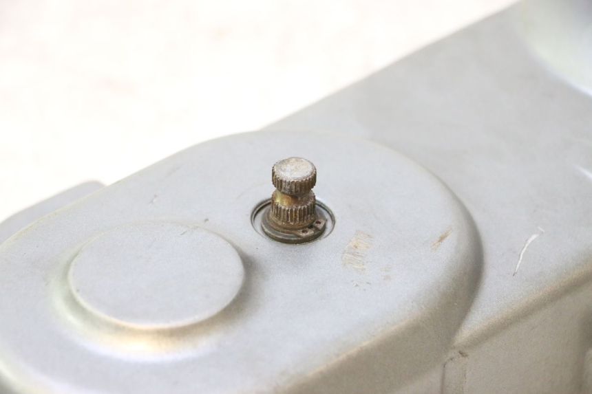photo de TAMPA DO VARIADOR PEUGEOT KISBEE 4T 50 (2010 - 2017) - Detalhes característicos