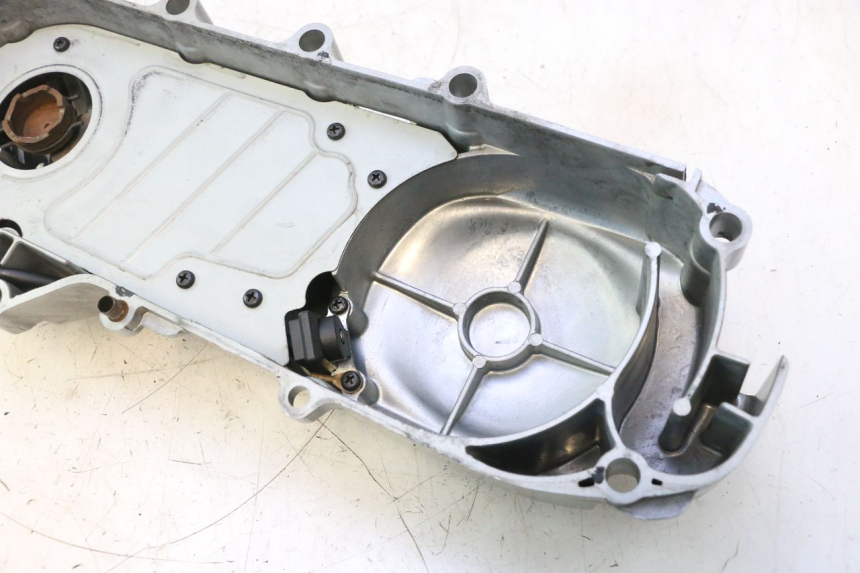 photo de TAMPA DO VARIADOR PEUGEOT KISBEE 4T 50 (2018 - 2022) - Detalhes característicos