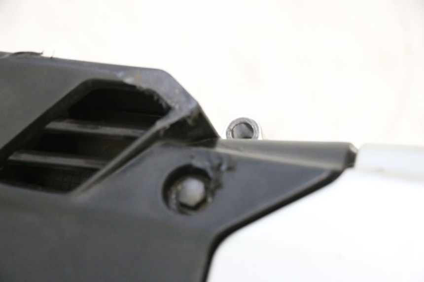 photo de TAMPA DO VARIADOR HONDA PCX (JF57/JF64) 125 (2014 - 2018) - Detalhes característicos