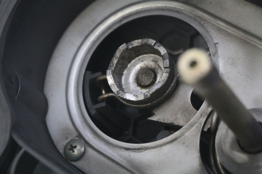 photo de TAMPA DO VARIADOR KYMCO SENTO 100 (2008 - 2013) - Zoom do estado de desgaste