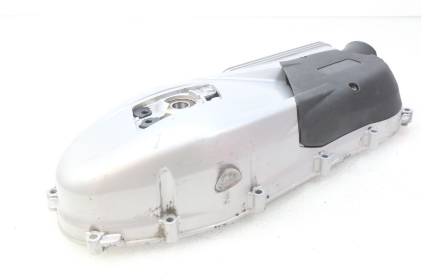 photo de TAMPA DO VARIADOR PIAGGIO VESPA GTS IGET ABS 125 (2017 - 2023) - Detalhes característicos