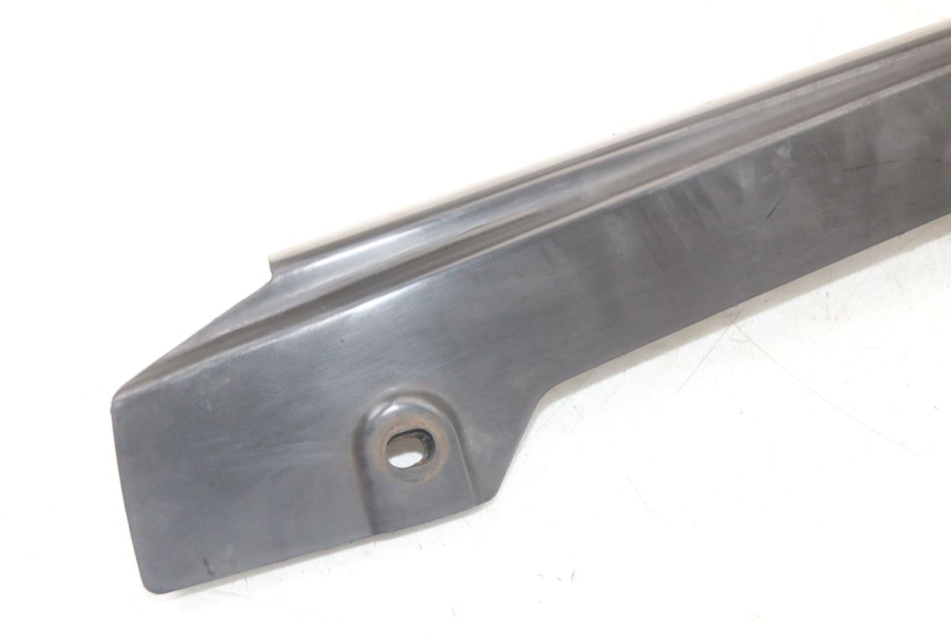 photo de TAMPA DE CORRENTE SUZUKI GS F 500 (2004 - 2007) - Detalhe da peça