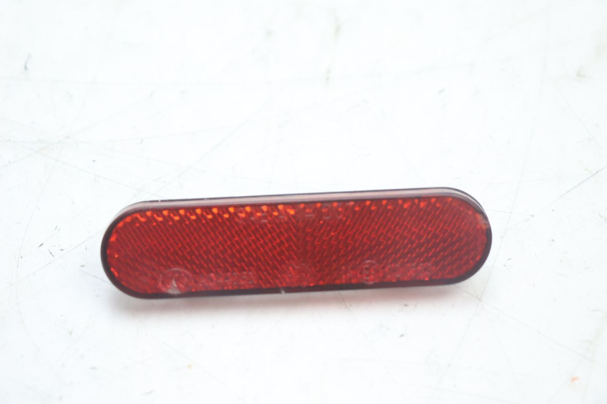 photo de CATADIOPTRICO PEUGEOT KISBEE 2T 50 (2010 - 2017) - Zoom do estado de desgaste